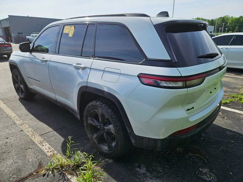 Used 2023 Jeep Grand Cherokee Altitude AWD/4WD image 8
