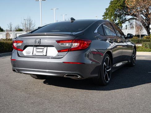 Used 2018 Honda Accord Sport image 10