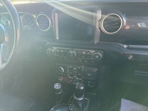 Used 2022 Jeep Wrangler Unlimited Rubicon w/ Xtreme Recon 35" Tire Package AWD/4WD image 18