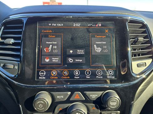 Used 2020 Jeep Grand Cherokee Altitude image 23