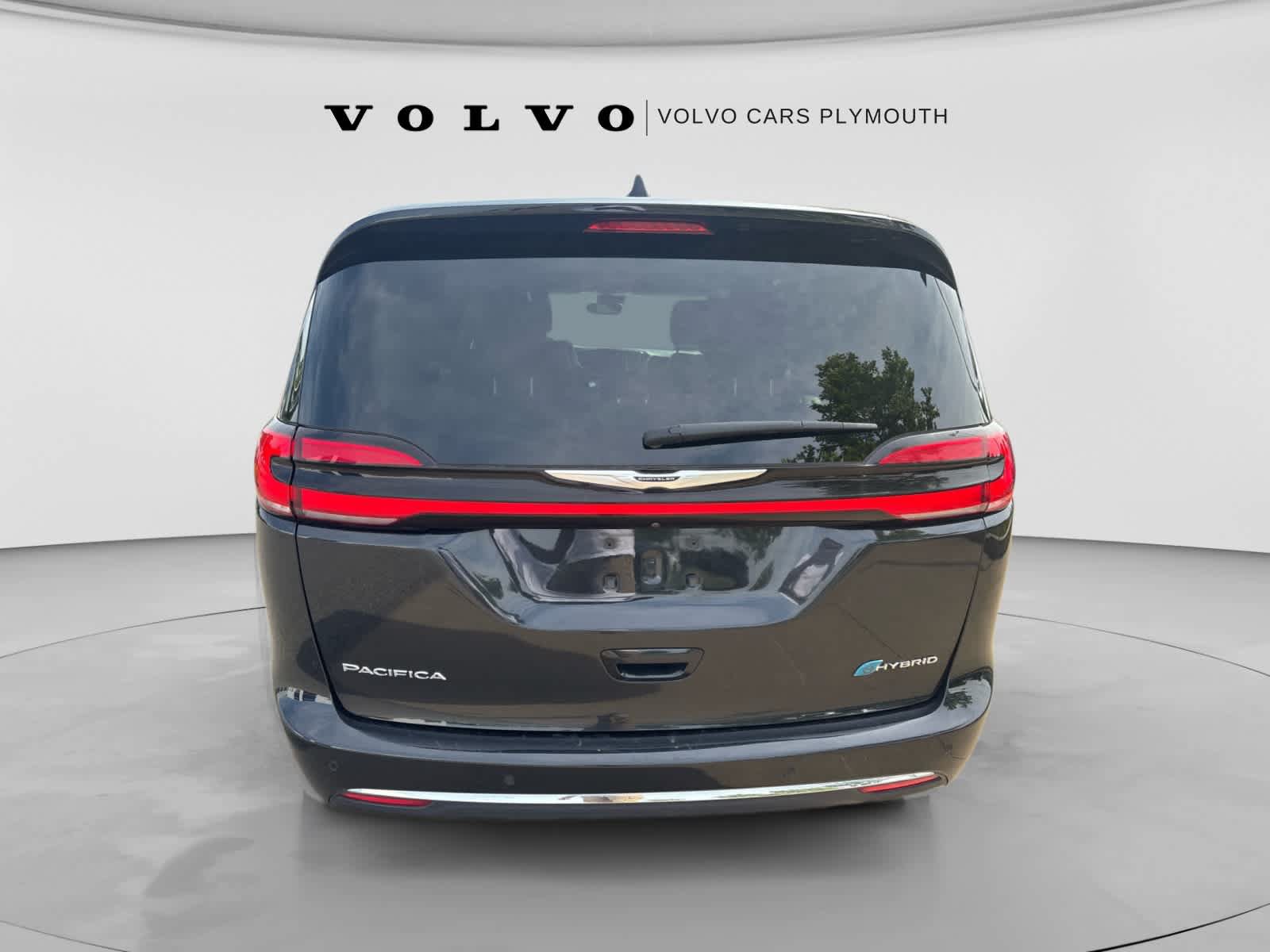 Used 2023 Chrysler Pacifica Touring-L FWD image 7