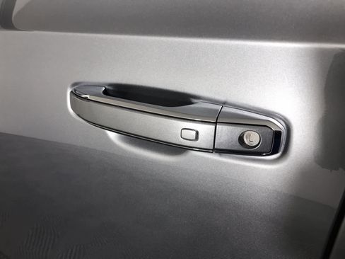 Used 2024 Chevrolet Tahoe High Country image 40