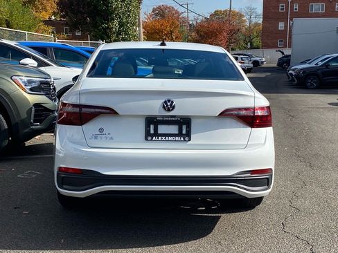 Certified 2022 Volkswagen Jetta Sport image 4