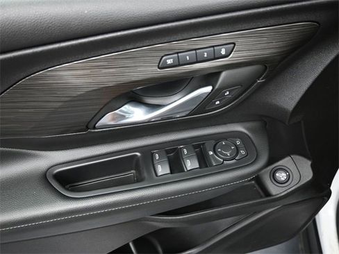 Used 2024 GMC Terrain SLT image 11