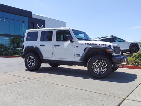 Used 2025 Jeep Wrangler Unlimited Rubicon image 4