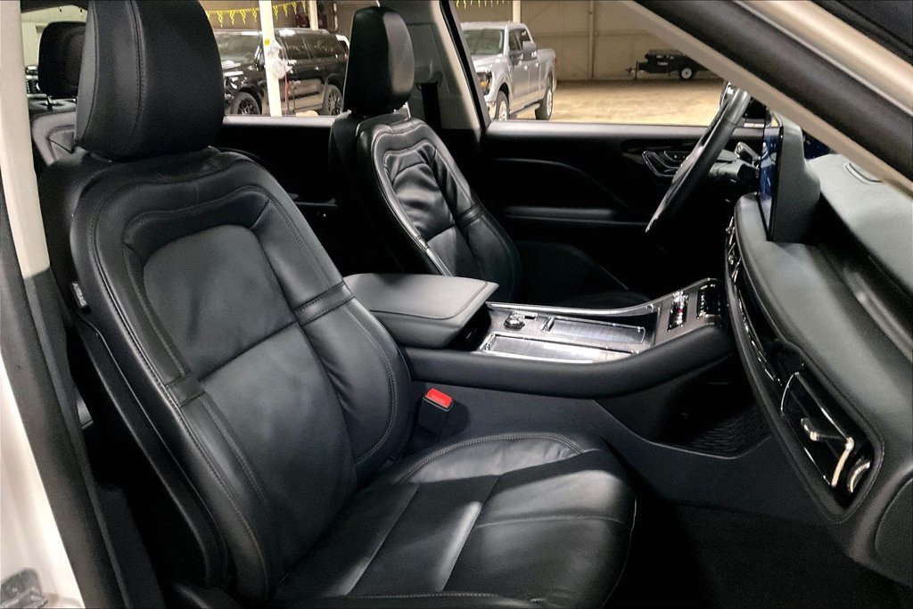 Used 2025 Lincoln Aviator Reserve w/ Jet Appearance Package AWD/4WD image 7