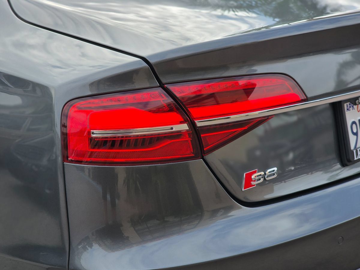 Used 2015 Audi S8 AWD/4WD image 10