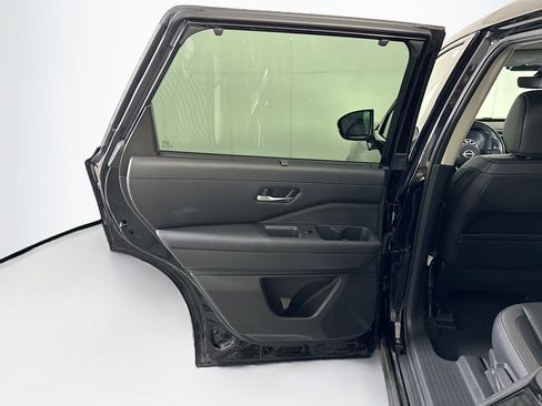 Used 2025 Nissan Pathfinder SL image 27