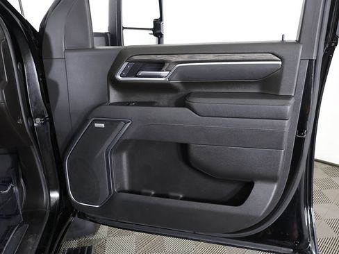 Used 2025 Chevrolet Silverado 3500 LTZ w/ LTZ Convenience Package AWD/4WD image 27