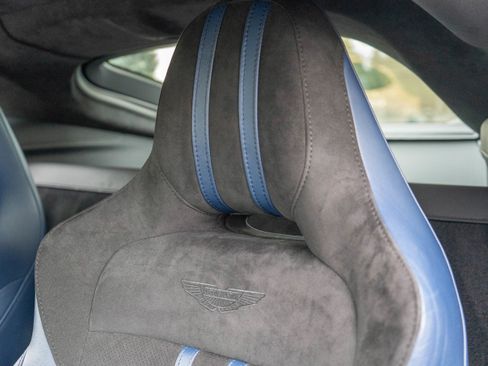 Used 2022 Aston Martin V8 Vantage Coupe image 5