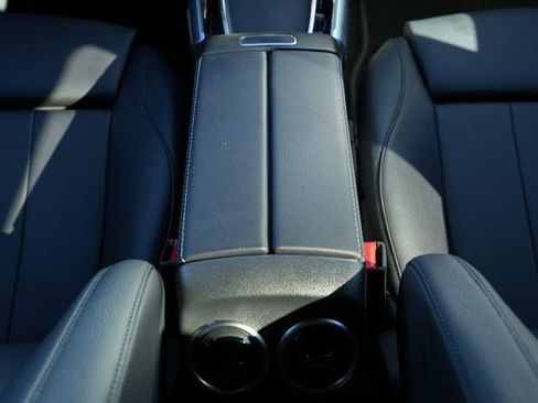 Certified 2025 Mercedes-Benz GLB 250 image 30