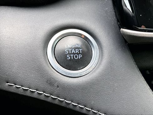 Used 2021 Toyota Highlander LE image 32