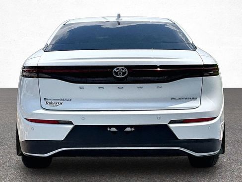 Certified 2025 Toyota Crown Platinum AWD/4WD image 8
