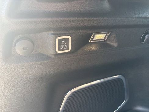 Used 2022 Jeep Grand Cherokee L Limited image 13