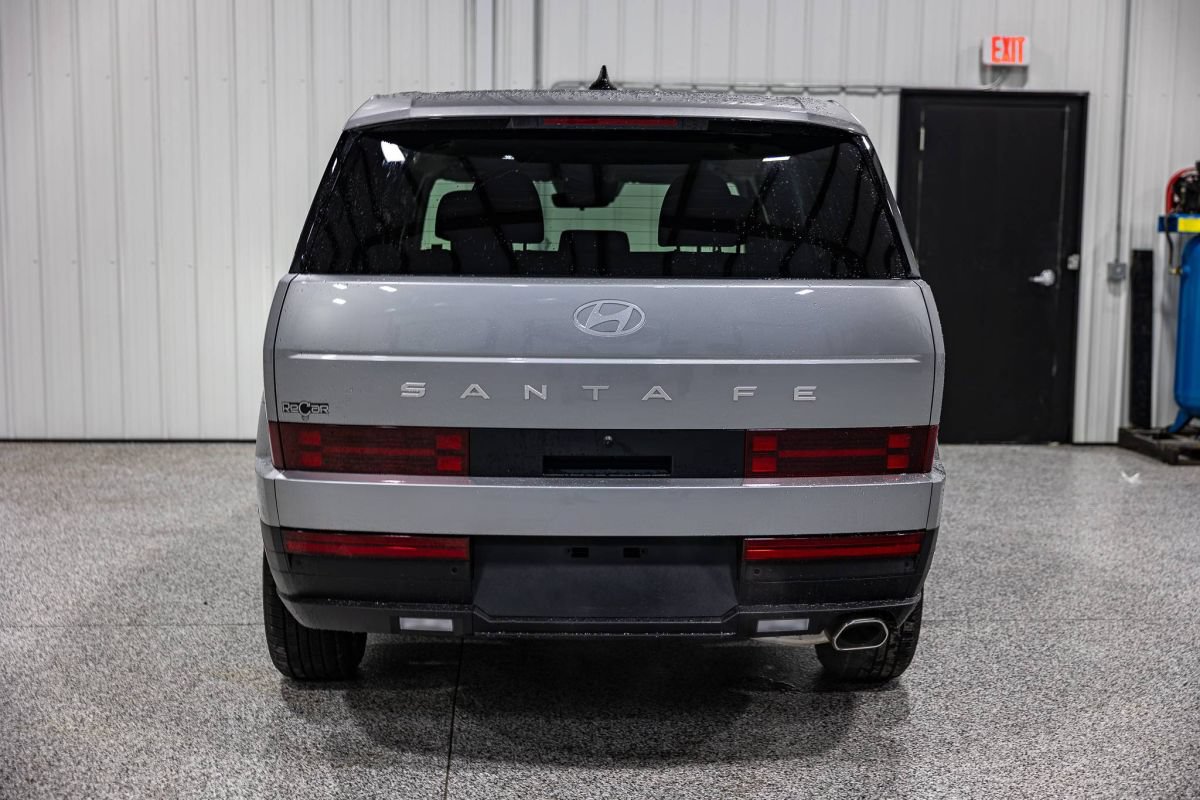 Used 2024 Hyundai Santa Fe SE FWD image 2