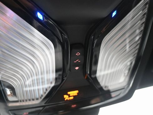 Used 2022 BMW 330i xDrive Sedan w/ Driving Assistance Package image 17