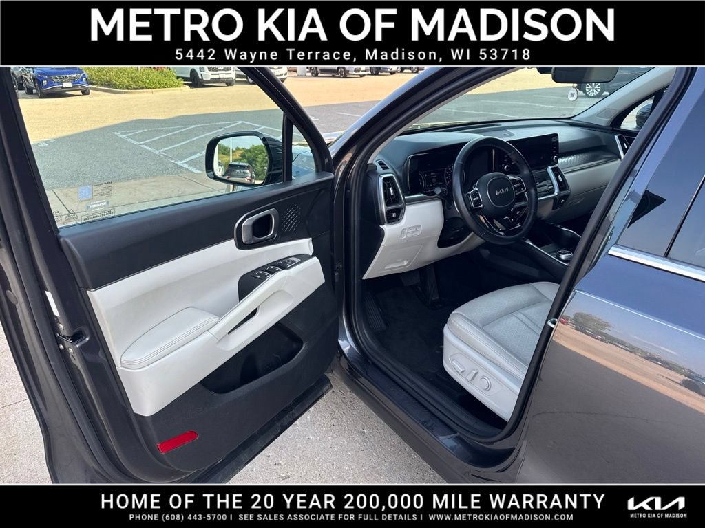 Used 2023 Kia Sorento EX AWD/4WD image 11