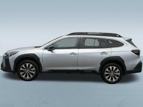 Used 2025 Subaru Outback Limited AWD/4WD image 4