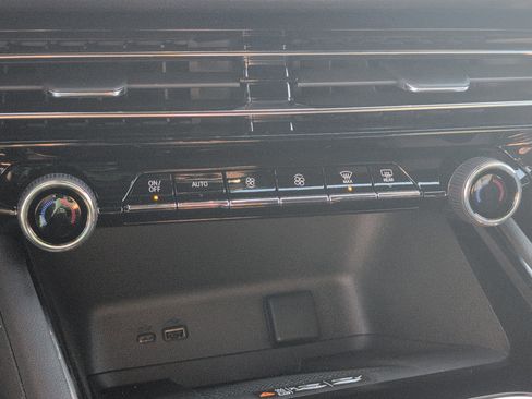 New 2026 Chevrolet Traverse LT w/ LPO, Floor Liner Package image 16