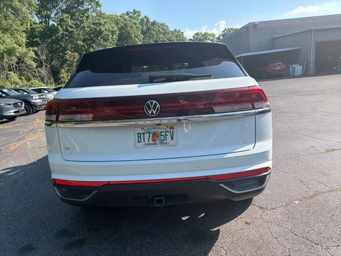 Used 2025 Volkswagen Atlas Cross Sport SE FWD image 6