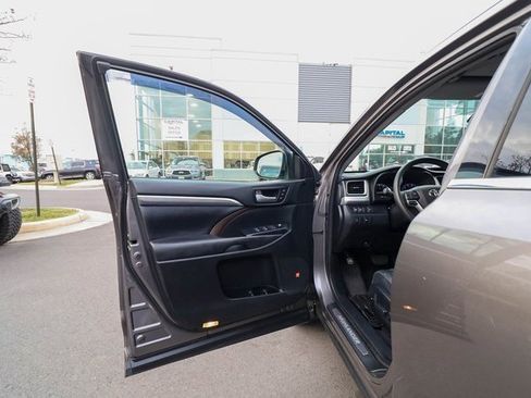 Used 2017 Toyota Highlander Limited image 35