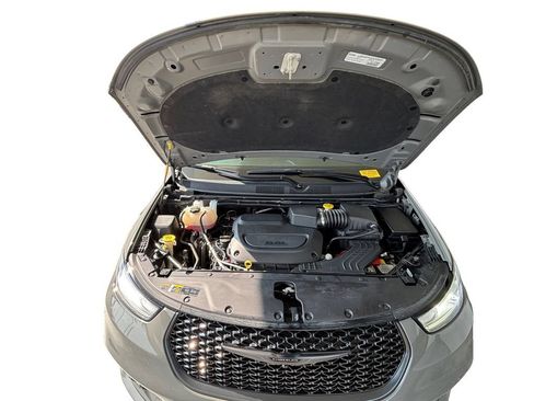 Used 2025 Chrysler Pacifica Limited FWD image 14