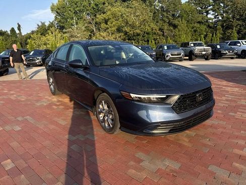 Used 2024 Honda Accord EX image 19