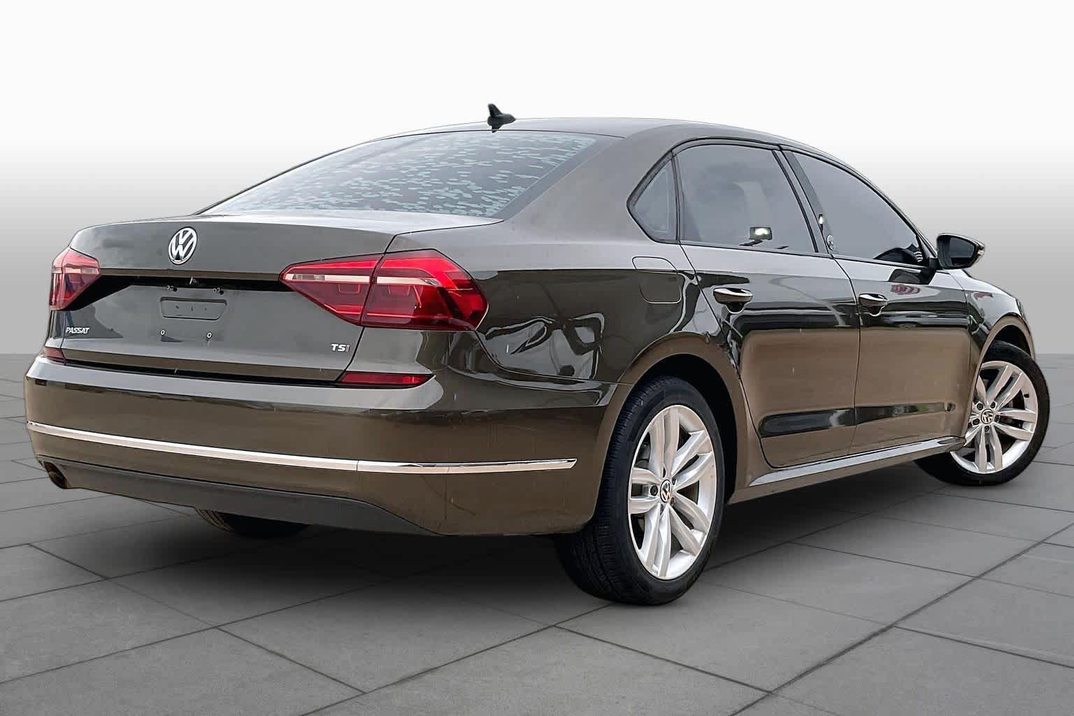 Used 2019 Volkswagen Passat 2.0T Wolfsburg w/ Wheels & Sunroof Package FWD image 14