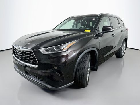 Certified 2020 Toyota Highlander Limited AWD/4WD image 3