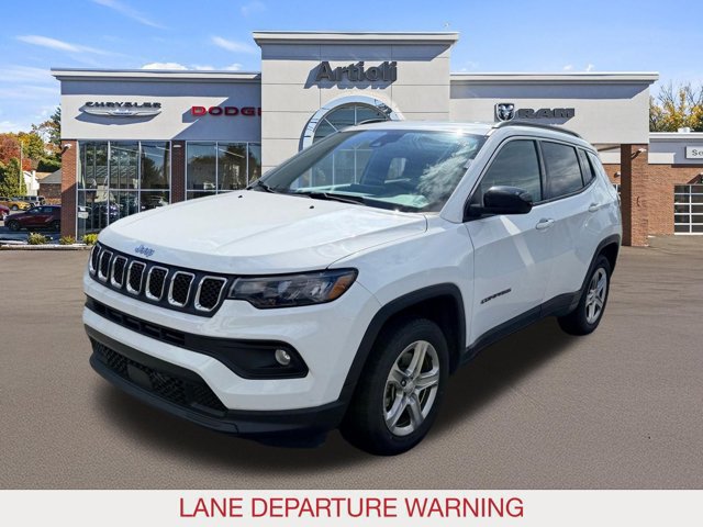 Used 2024 Jeep Compass Latitude AWD/4WD image 4