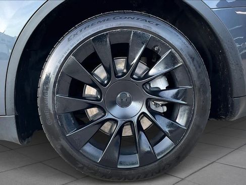 Used 2022 Tesla Model Y Long Range image 12