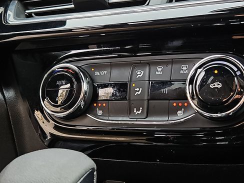 Used 2025 Chevrolet Trax RS w/ Driver Confidence Package image 15