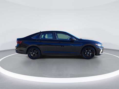 New 2026 Volkswagen Jetta SE image 2