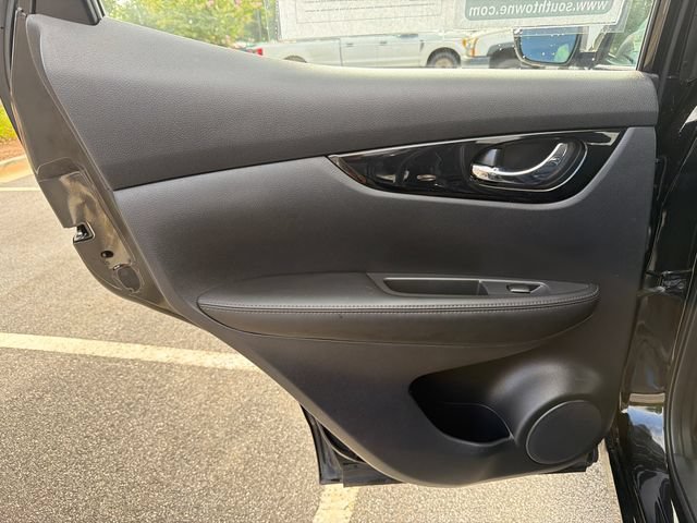 Used 2022 Nissan Rogue Sport SL w/ Premium Package FWD image 21