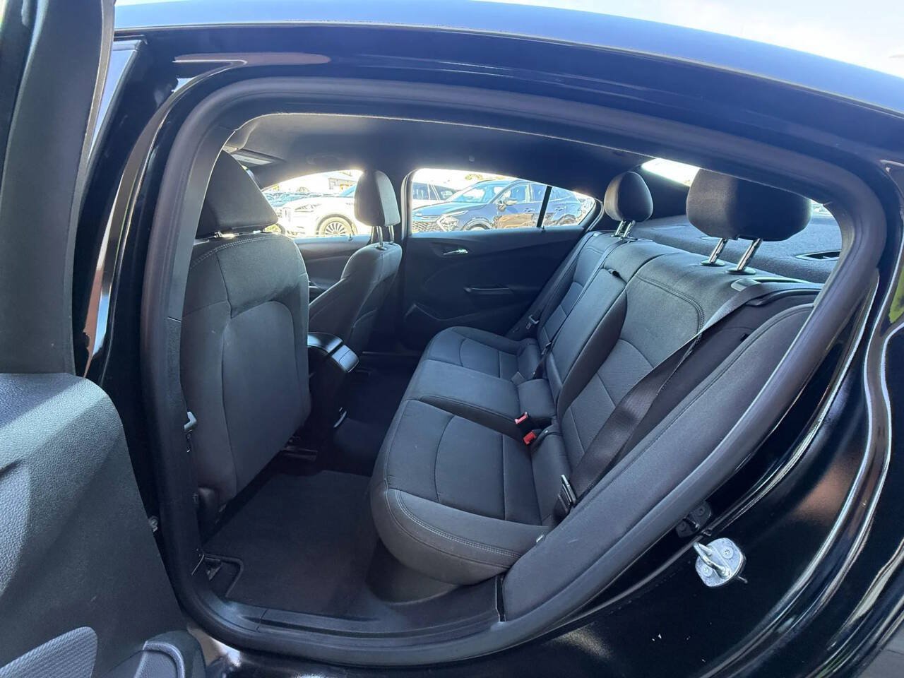 Used 2017 Chevrolet Cruze LT w/ Convenience Package FWD image 17