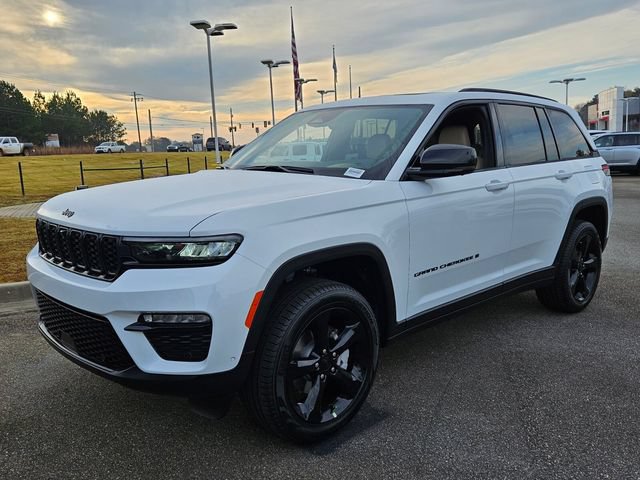 New 2025 Jeep Grand Cherokee Limited w/ Luxury Tech Group II RWD image 3
