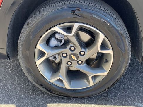 Used 2025 Chevrolet Trax LT w/ LT Convenience Package image 29