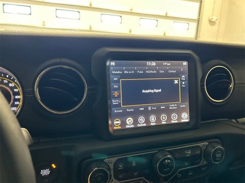 Used 2023 Jeep Gladiator Overland image 23