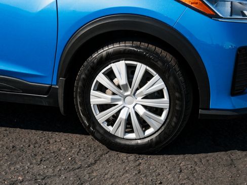 Used 2022 Nissan Kicks S FWD image 4