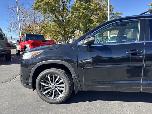 Used 2018 Toyota Highlander XLE image 10