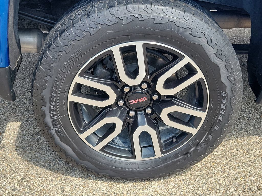Used 2023 GMC Sierra 1500 AT4 w/ AT4 Premium Package AWD/4WD image 5