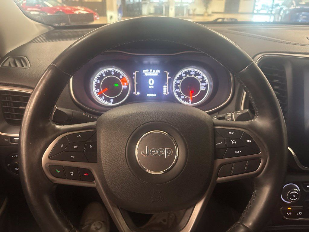 Used 2019 Jeep Cherokee Latitude Plus w/ Cold Weather Group AWD/4WD image 14