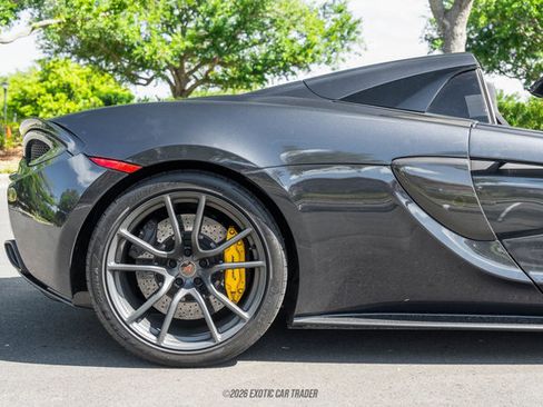 Used 2018 McLaren 570S Spider RWD image 10