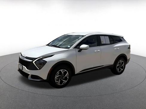 Used 2025 Kia Sportage LX image 11