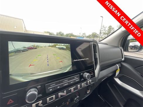 Certified 2025 Nissan Frontier SV image 17