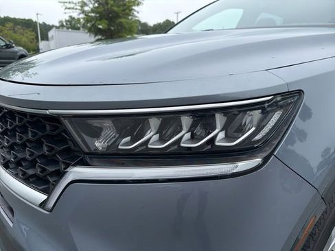 Used 2022 Kia Sorento LX FWD image 9