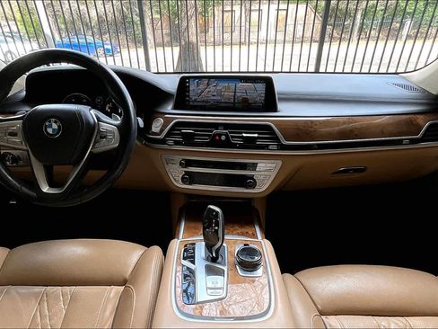 Used 2018 BMW 740i image 16
