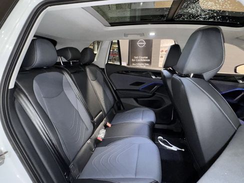 New 2026 Volkswagen Tiguan SE image 9