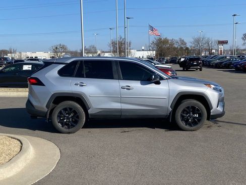 Used 2024 Toyota RAV4 LE image 8