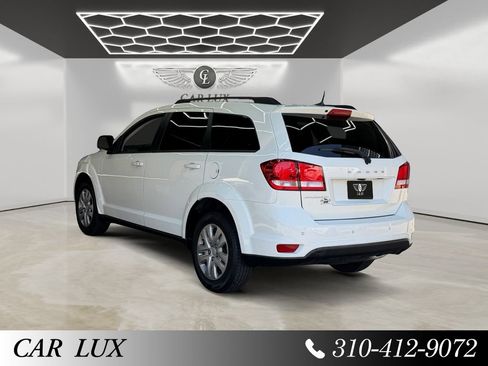 Used 2019 Dodge Journey SE FWD image 3